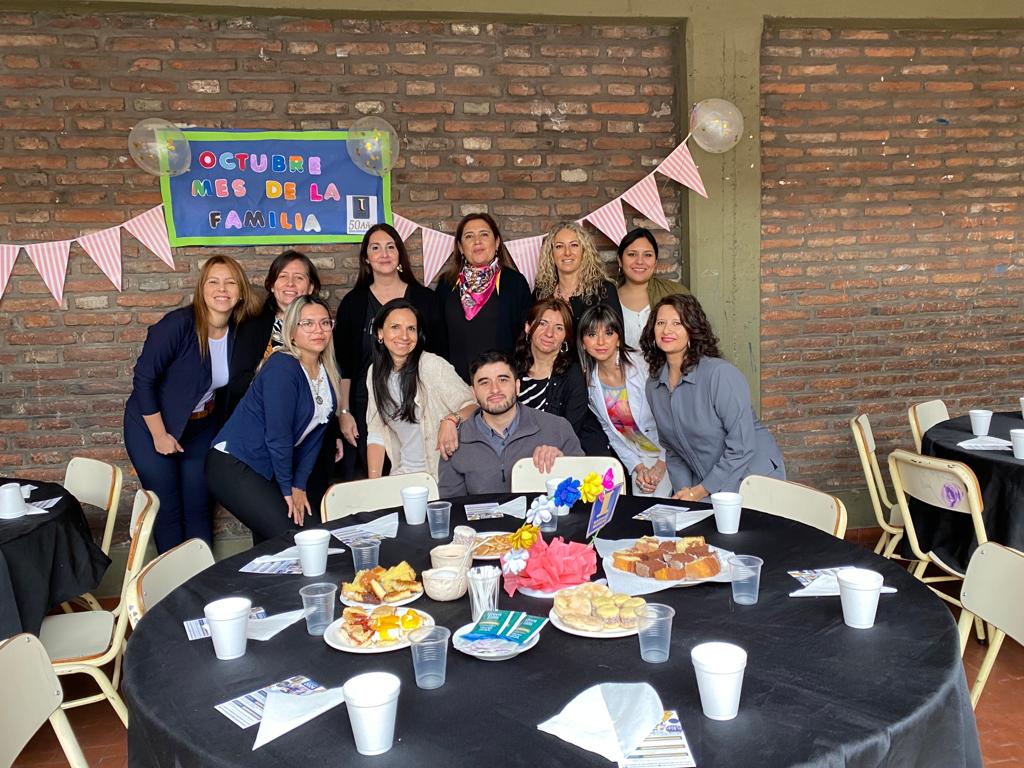 Desayuno Institucional: mes de la familia